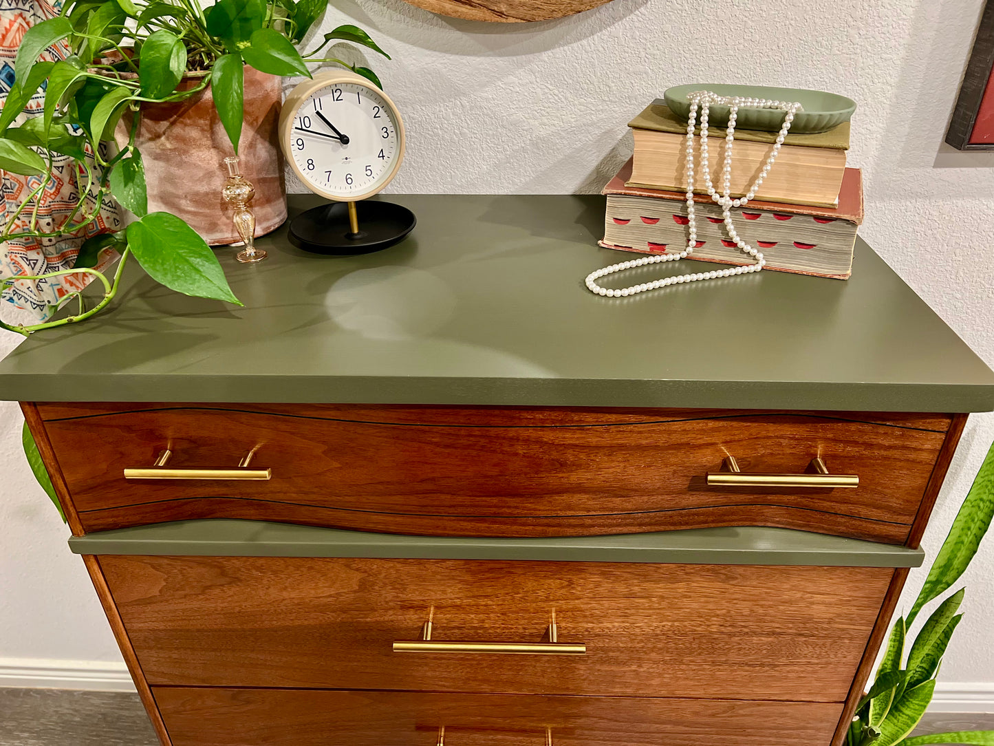 Vintage Mid Century Modern 4 Drawer Chest