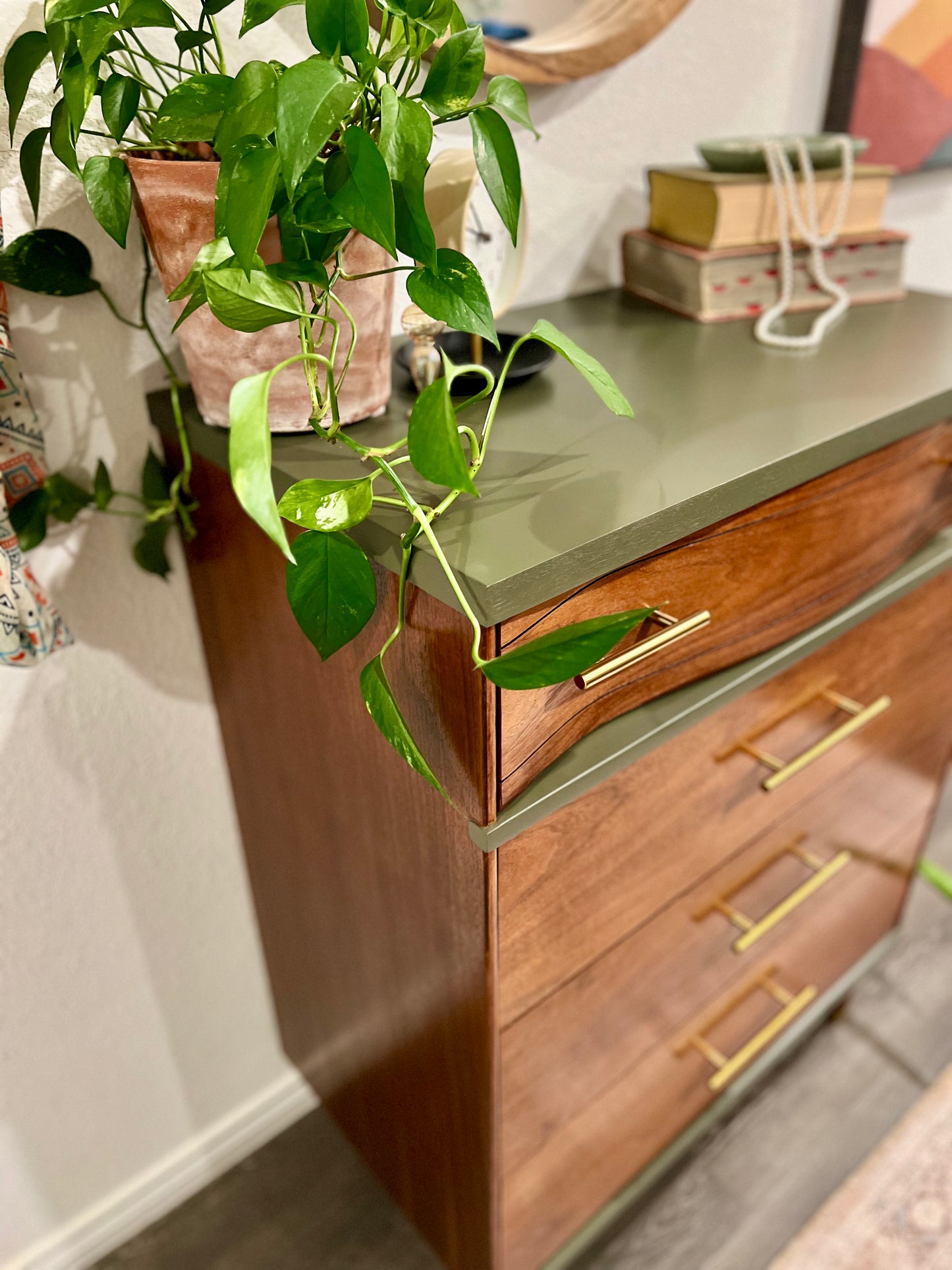 Vintage Mid Century Modern 4 Drawer Chest