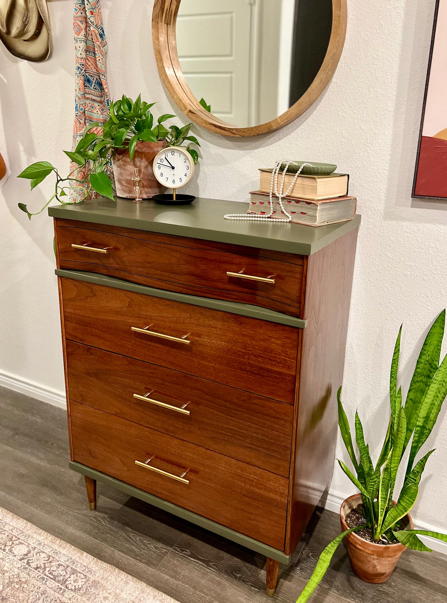 Vintage Mid Century Modern 4 Drawer Chest